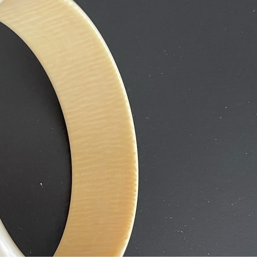 Vintage genuine Ivory bangle bracelet. - Picture 11 of 14